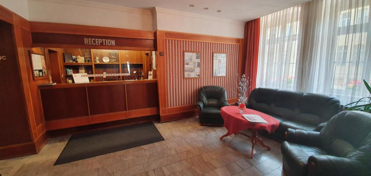 Hotel "Stadt Koethen" Koethen  Ngoại thất bức ảnh
