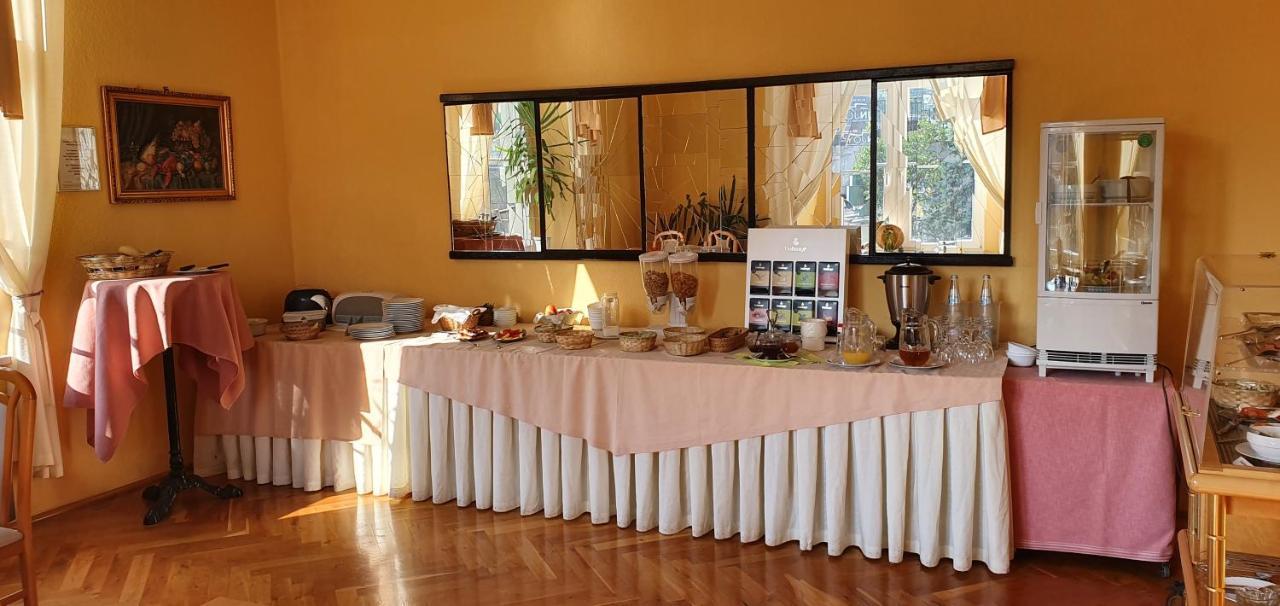 Hotel "Stadt Koethen" Koethen  Ngoại thất bức ảnh