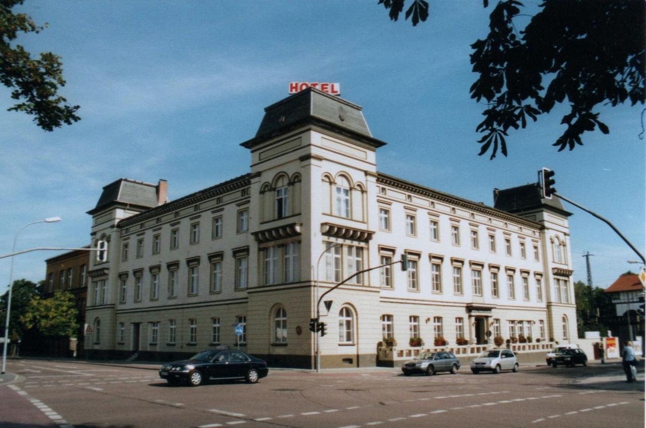 Hotel "Stadt Koethen" Koethen  Ngoại thất bức ảnh