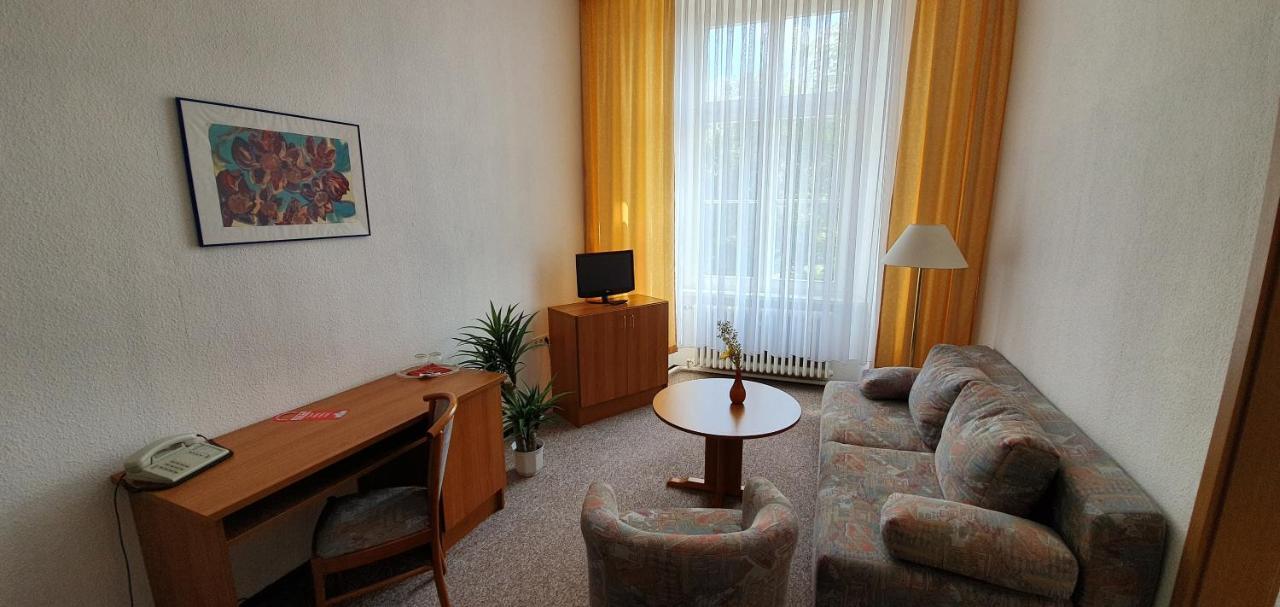 Hotel "Stadt Koethen" Koethen  Ngoại thất bức ảnh